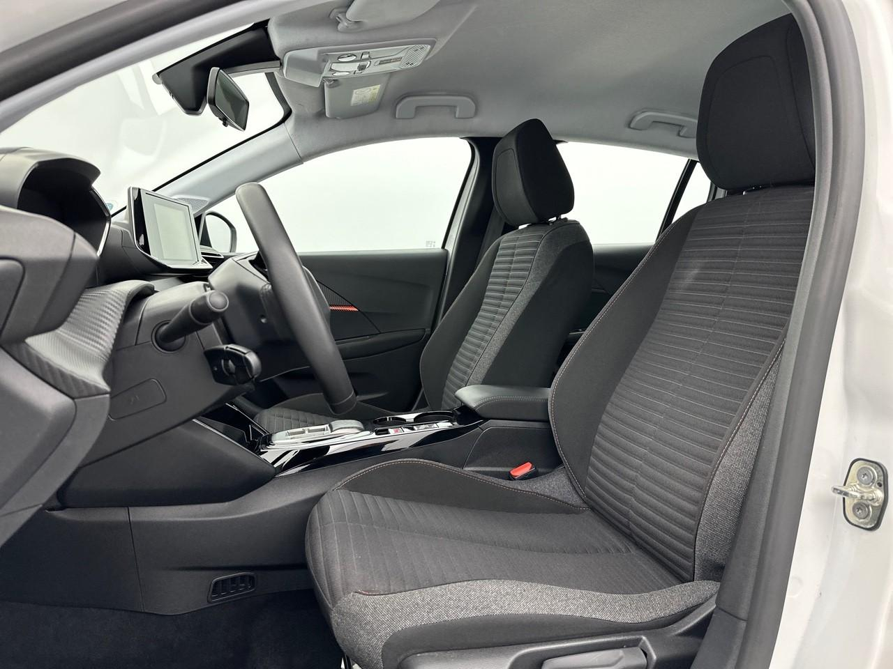 Peugeot 208 electrique 50 kwh 136ch like — photo 9
