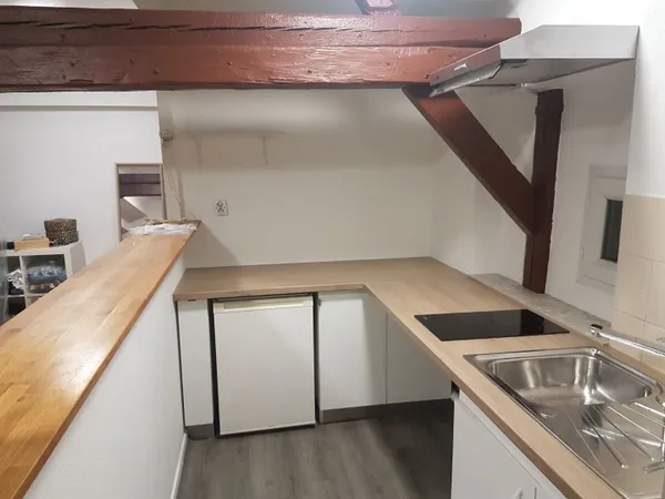 Mignon F1 de 30m2 non meublé - dernier étage