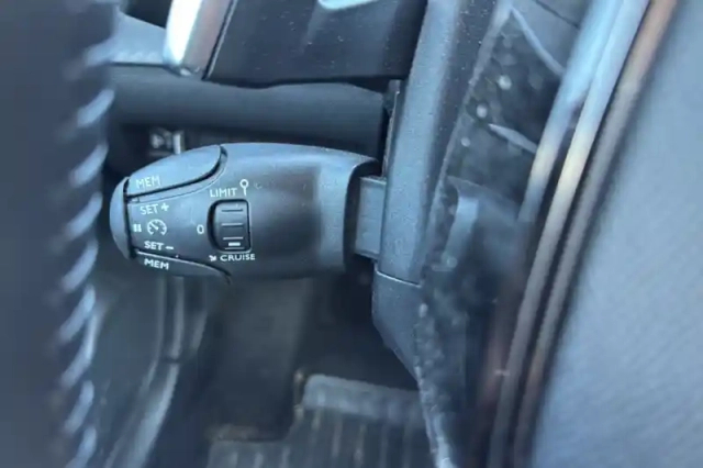 Peugeot 208 hybrid 100 e-dcs6 — photo 22