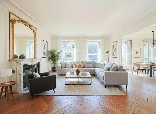 Appartement 7 pièces 231 m²