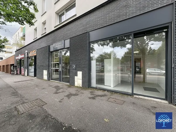 CAEN - LOCAL PROFESSIONEL - 79 m² - Parking privatif