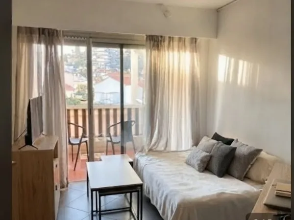 Superbe studio meublé de 21 m² avec balcon, climatisation et parking sécurisé à Antibes