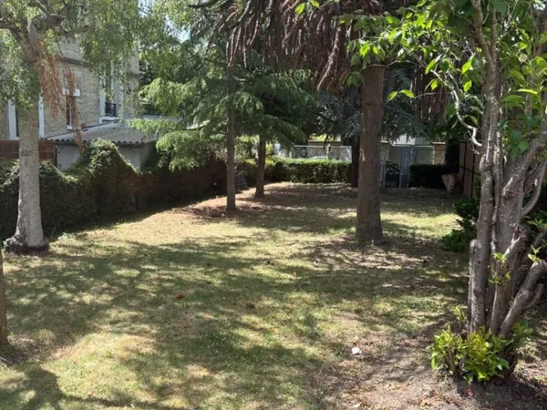 Terrain 304 m²
