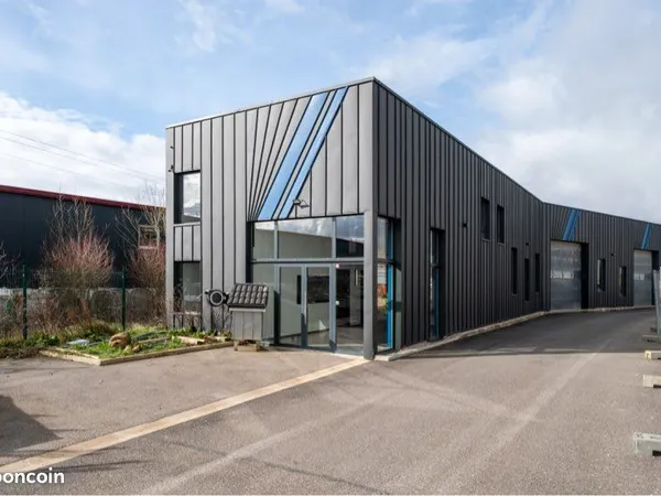 Bureaux / parking / petit box de stockage / neuf / disponible immédiatement