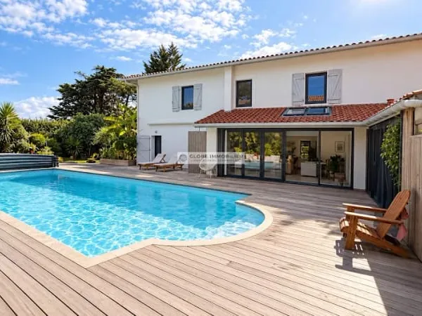 Maison 8 pièces 270 m²