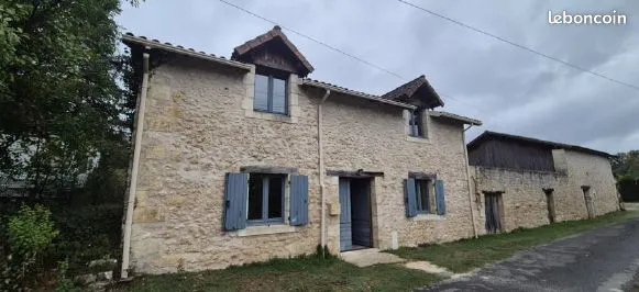 Ancienne ferme rénovée de 121 m² avec dépendances et jardin