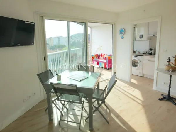 SAINT-RAPHAËL CENTRE-VILLE APPARTEMENT T1 Bis prêt à vivre.