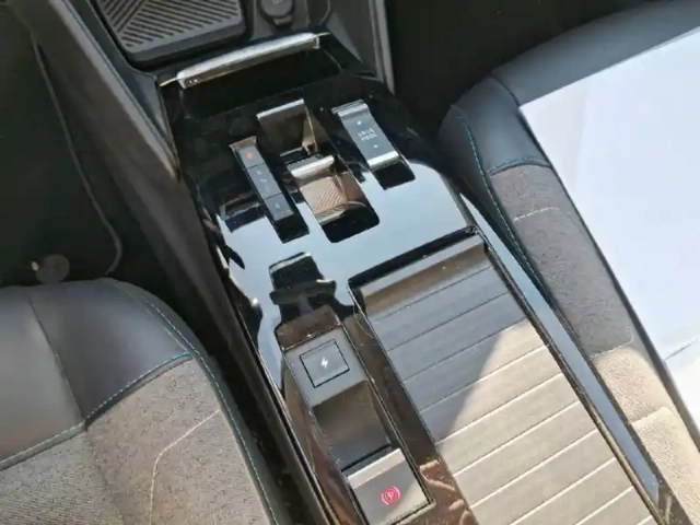 Citroën C4 e- 136 ch automatique — photo 14