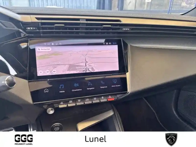 Peugeot 408 phev 225 e-eat8 — photo 15