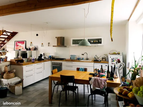 À vendre - Ancienne grange rénovée de 160m2 avec jardin à Billom (63160)