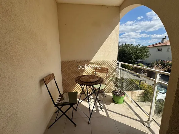 PELISSANNE - APPARTEMENT T3 + LOGGIA + STATIONNEMENTS - 67.6 m2
