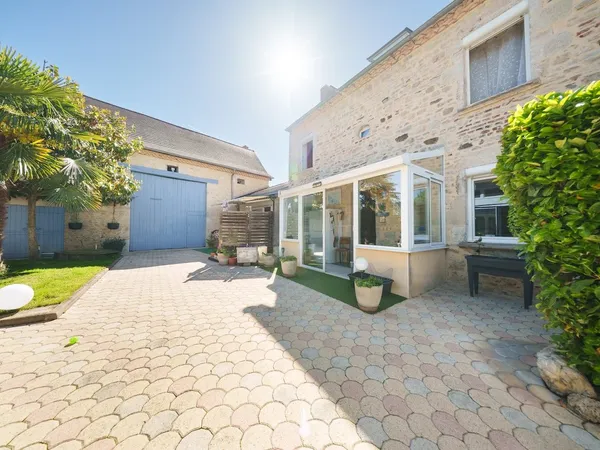 Maison familiale de caractère de 215 M2 à Saint bonnet de Roch