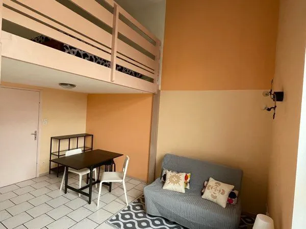 Appartement/studio meublé avec mezzanine