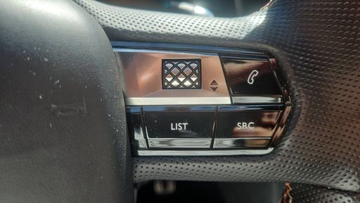 DS DS7 Crossback 1.6 THP 225  Hybride e-EAT8 - Performance Line + – 2021 – 47496 km – Hybride rechargeable – Boîte Automatique — photo 48