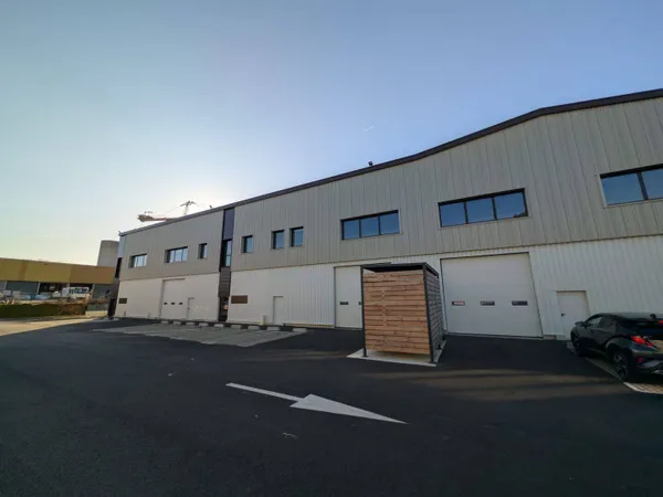 Local d'activité 2353 m²