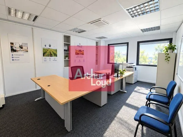 Bureau 648 m²
