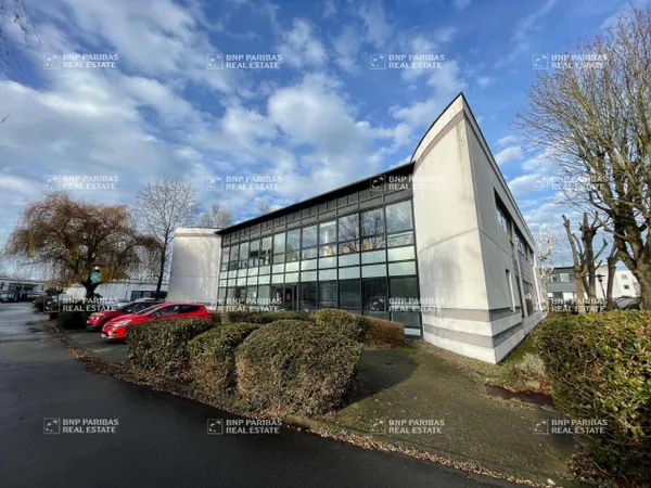 Bureau 841 m²