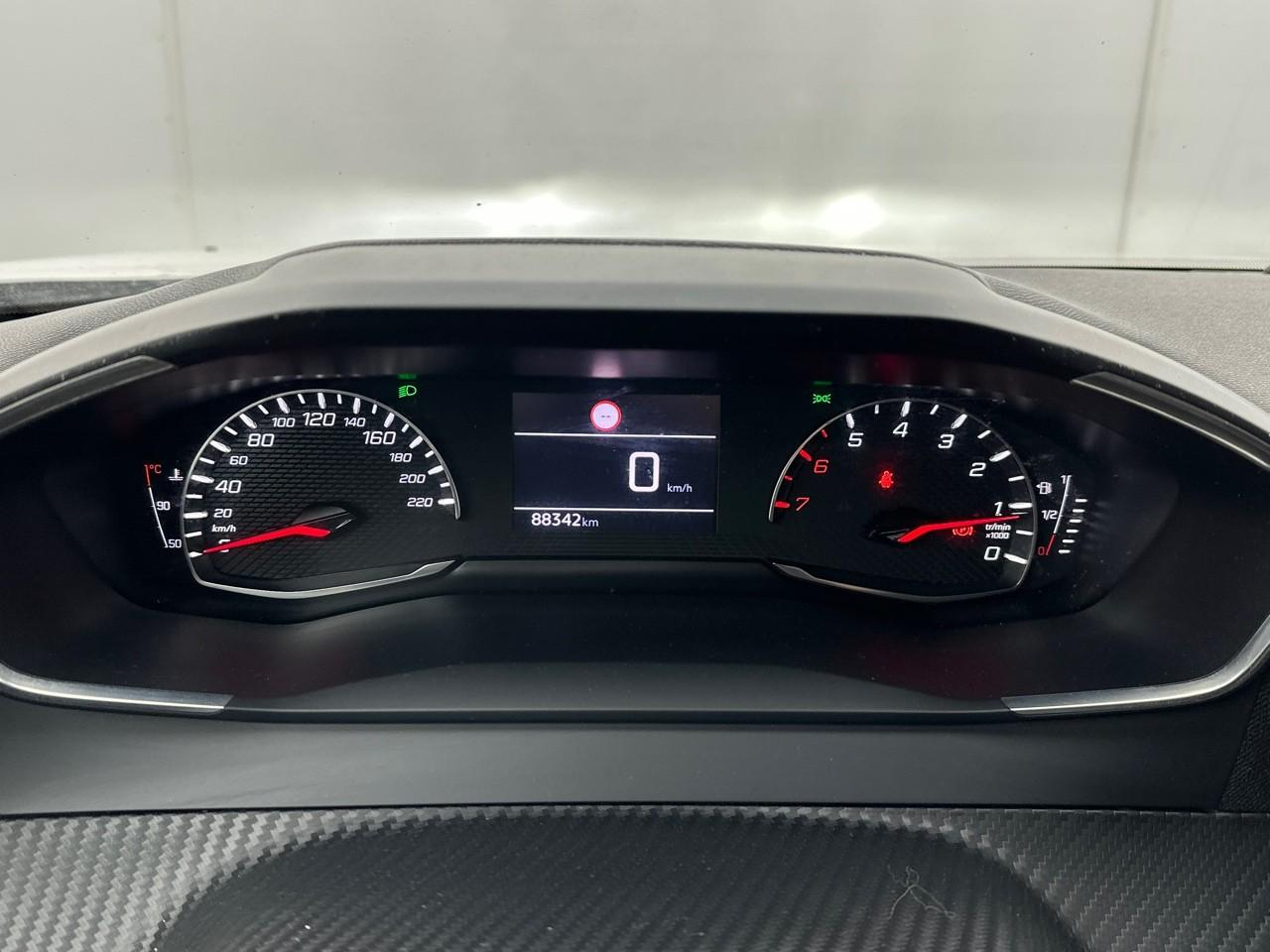 Peugeot 2008 puretech 100 s&s bvm6 style — photo 21