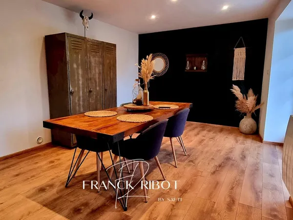 Maison ancienne rénovée de 147m2, 178m2 de terrain