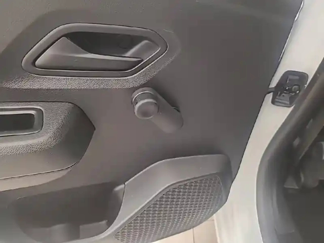 Dacia Sandero sce 65 — photo 22