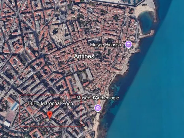 ANTIBES CARRE D'OR - ALBERT 1ER: A vendre 1 BOX ET 1 PARKING - Résidence récente et sécurisée