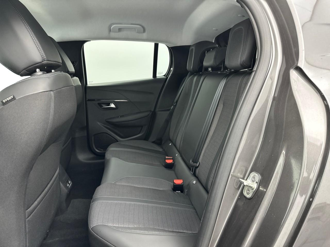 Peugeot 208 puretech 100 s&s eat8 style — photo 13