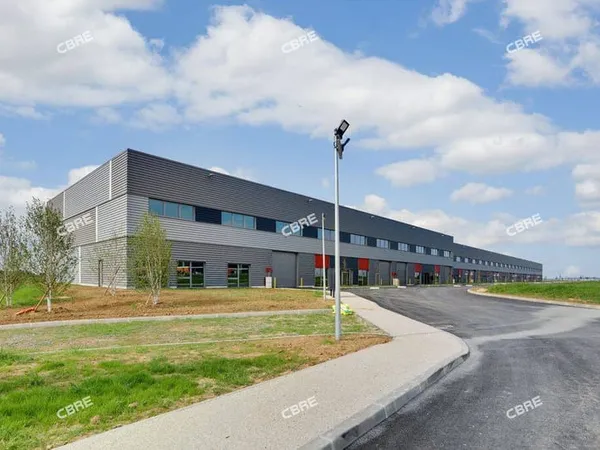 Local d'activité 2810 m²