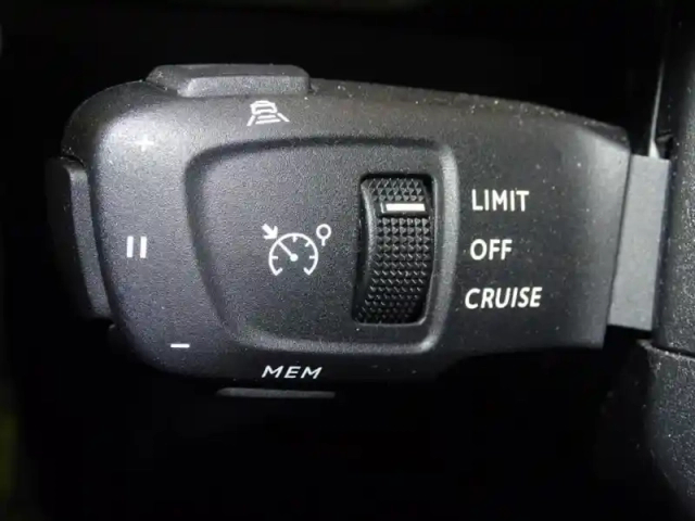 Peugeot 208 e- 136ch gt — photo 15