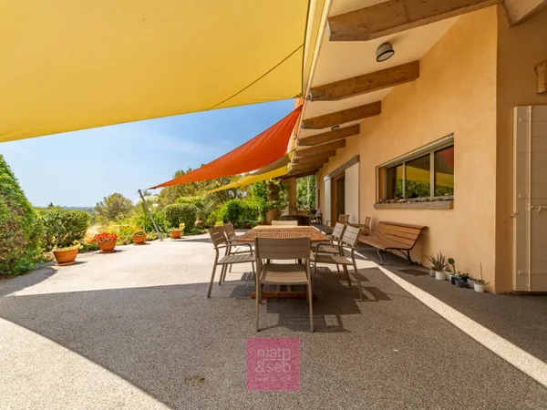Maison 7 pièces 220 m²