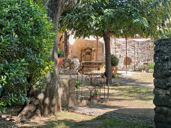 Maison En Pierre Rénovée, Jardin, Terrasses Et Dépendance