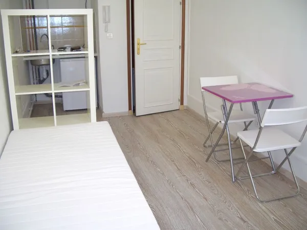 Studio PARIS 11€ Rue Neuve des Boulets, proche Nation