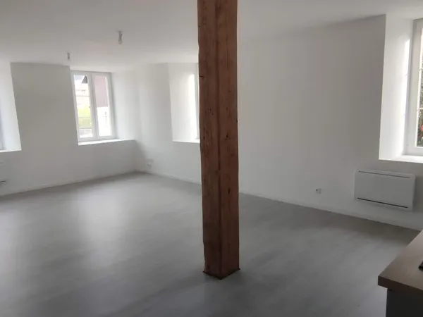 Appartement F2 bis récemment rénové - 91 m² - Centre de Mouthe
