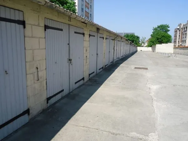 Parking/Garage