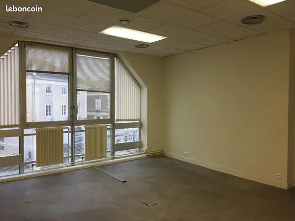 260 -a louer-bureaux privatifs en centre-ville chateauroux
