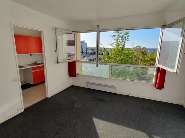 Studio 31m2 1er étage Cuisine séparée Ensoleillé Calme