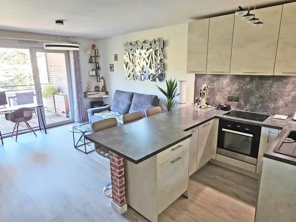 T2 rénové 49m² + balcon 12m² sans vis-à-vis + box