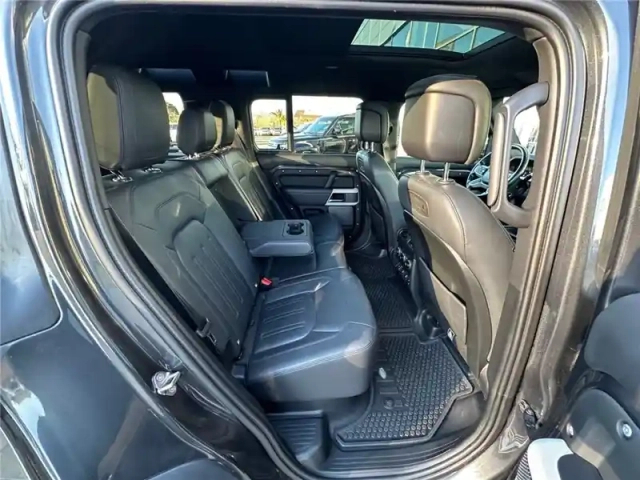 Land Rover Defender 110 d300 mhev bva8 x-dynamic — photo 9
