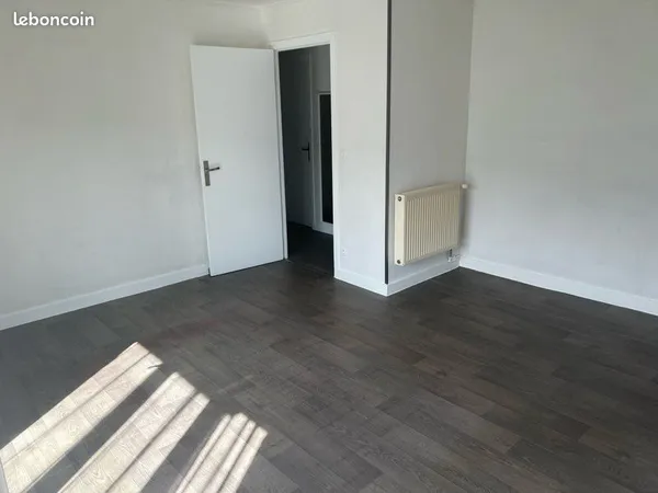 Appartement à louer T3 de 60 m² avec balcon, parking sécurisé 880