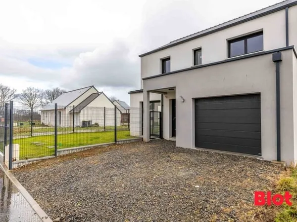 À VENDRE PAR BLOT IMMOBILIER - MONTREUIL-SUR-ILLE Maison contemporaine de 2022 - 119 m² - Calme