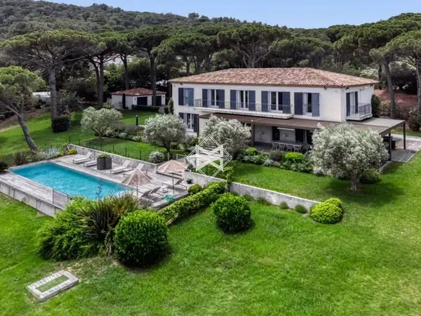 Villa 8 pièces 367 m²