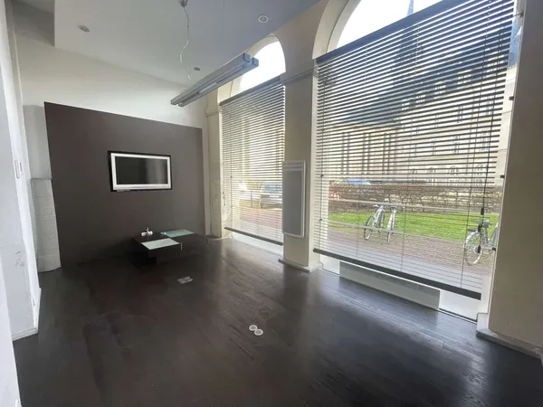 Local 4 pièces 102 m²