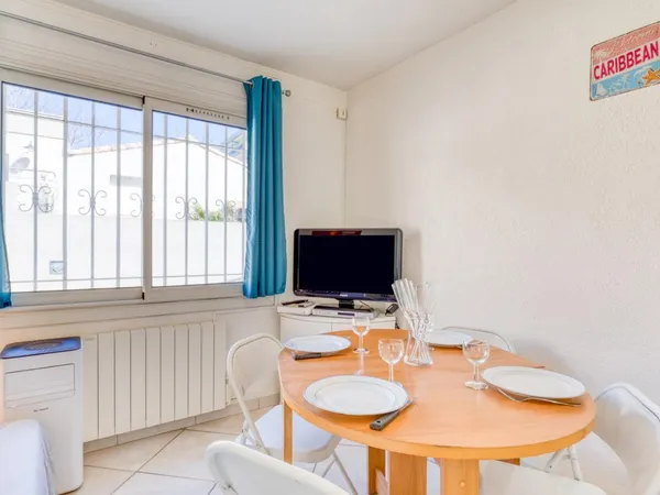Palavas les Flots F2 meublé climatisé à l'année 27,69 m² avec accès cour