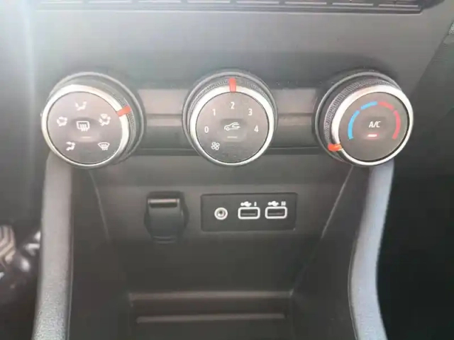Renault Clio blue dci 100 ch gsr2 — photo 9