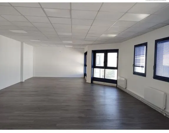 Bureaux 78 m² ST QUENTIN FALLAVIER