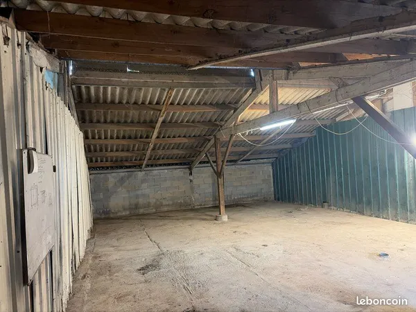 À LOUER - GARAGE DE 120 m² entrepôt, garde meubles