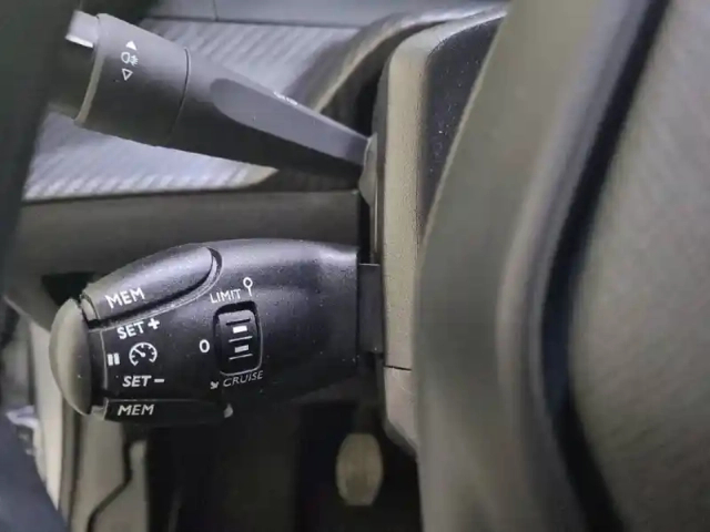 Peugeot 208 puretech 75 s&amp;s bvm5 — photo 24