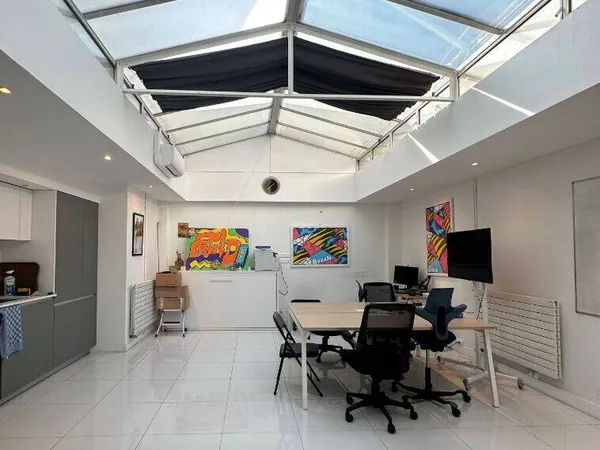 Bureau 72 m²