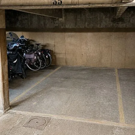Place de parking couverte Montreuil