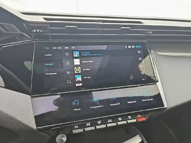 Peugeot 408 phev 225 e-eat8 — photo 18