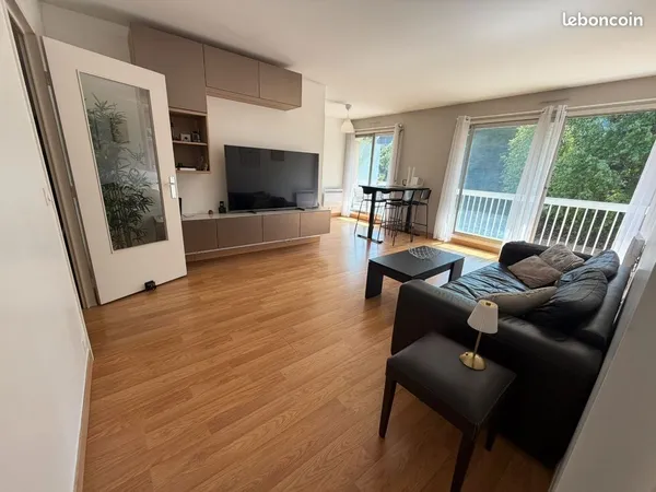 Le Pré-Saint-Gervais - beau 2 pièces de 53 m² avec balcon, cave et vue sur jardin